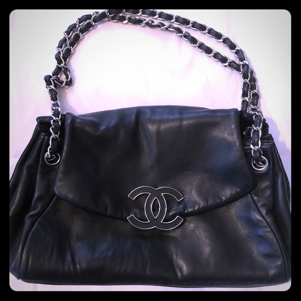 💯💯Chanel Sensual Accordion Shoulder Bag.